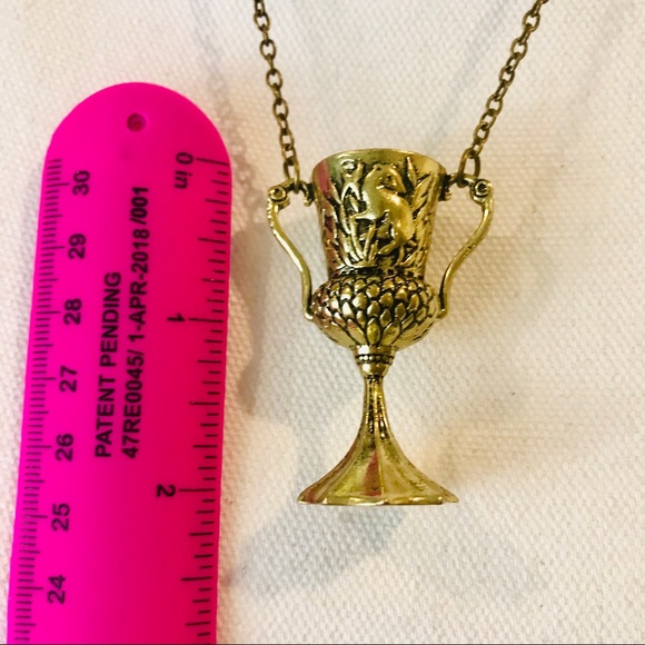 🏰 Harry Potter Hufflepuff Necklace - Picture 7 of 8